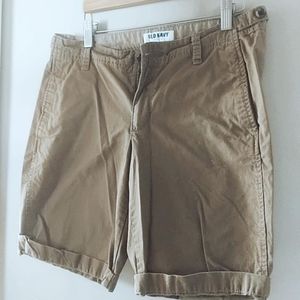 Old Navy / khaki shorts